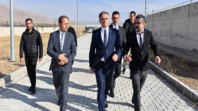 Vali Balcı, Gürpınar Arıtma Tesisinde incelemelerde bulundu