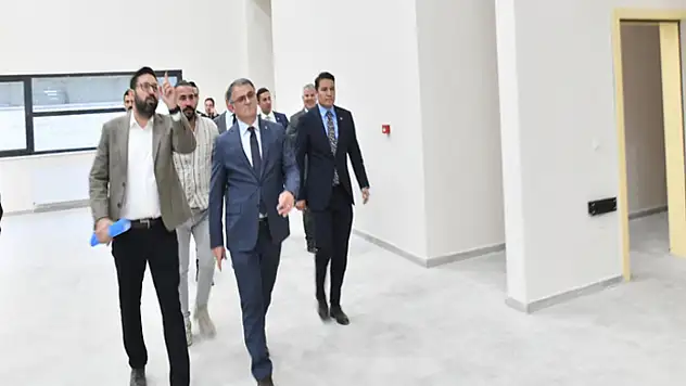 Vali Balcı, Muradiye'deki kültür merkezinde incelemelerde bulundu