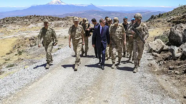 Vali Balcı, Üs Bölgesi ve Hudut Karakolunda incelemelerde bulundu