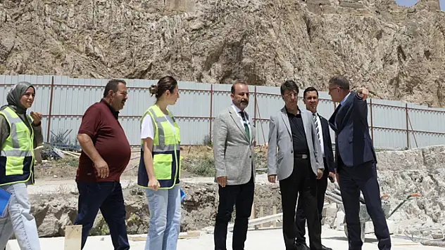 Vali Balcı ve Milletvekili Türkmenoğlu restorasyon çalışmalarını inceledi