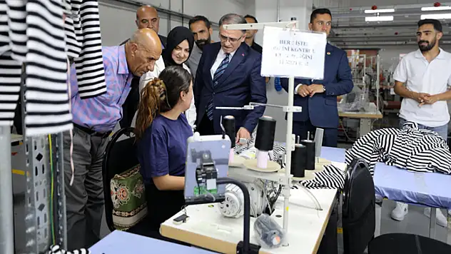 Vali Balcı ve Orhan'dan tekstil fabrikasına ziyaret