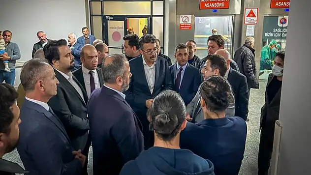 Vali Çelik trafik kazasında yaralanan vatandaşları ziyaret etti