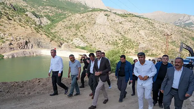 Vali Çelik, yol çalışmalarını inceledi