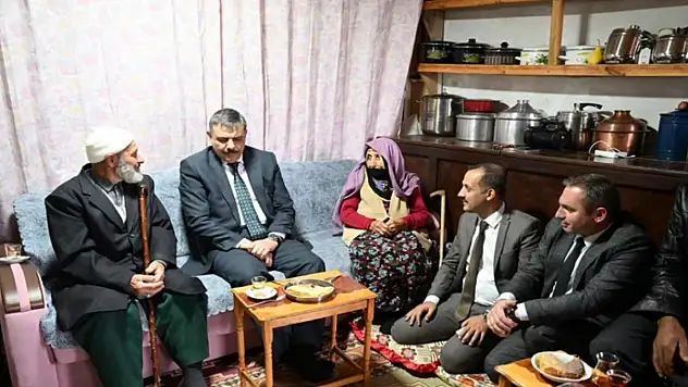 Vali Çiftçi'den ahde vefa