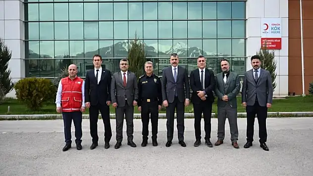 Vali Çiftçi, Doğu Anadolu Bölge Kan Merkezi'ni ziyaret etti