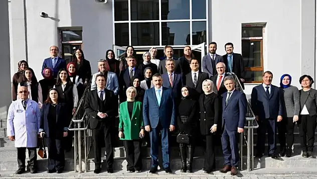 Vali Çiftçi öğrenci ve öğretmenlerle buluştu