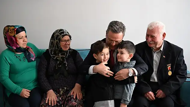 Vali Enver Ünlü'den Van'da şehit olan askerin ailesine ziyaret