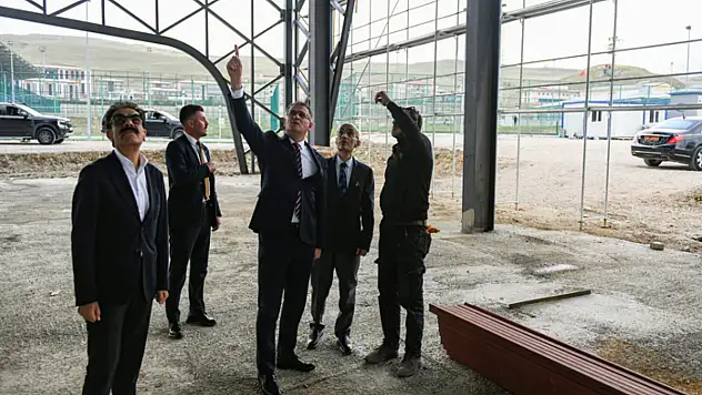 Van'a dünya standartlarında doğal buz pisti