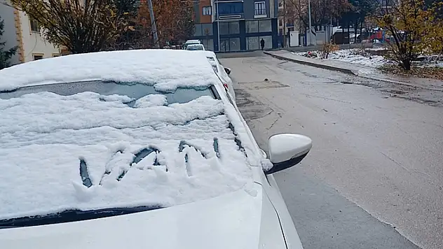 Van'a kar yağdığı gibi eridi