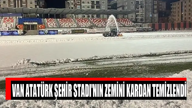 Van Atatürk Şehir Stadı'nın zemini kardan temizlendi