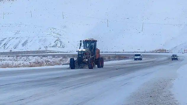Van-Bahçesaray yolu ulaşıma kapatıldı