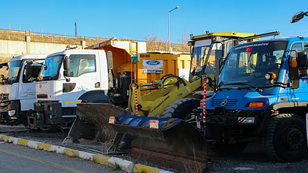 Van Büyükşehir Belediyesi karla mücadelede göreve hazır