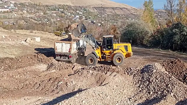 Van Büyükşehir Belediyesi kırsal yollarda çalışmalarını hızlandırdı