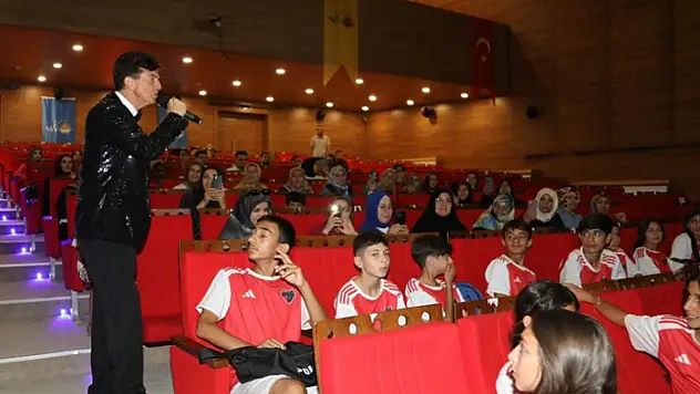 Van Büyükşehir Belediyesi 'Meddah'lık geleneğini sürdürüyor