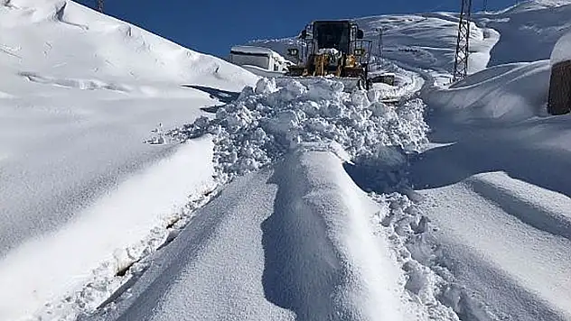 Van'da 129 yerleşim yerinin yolu ulaşıma kapandı