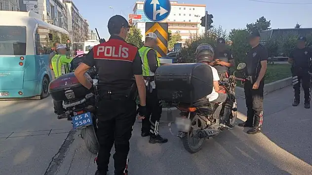 Van'da 16 kişi tutuklandı