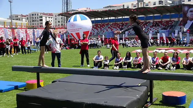 Van'da 19 Mayıs coşkuyla kutlandı
