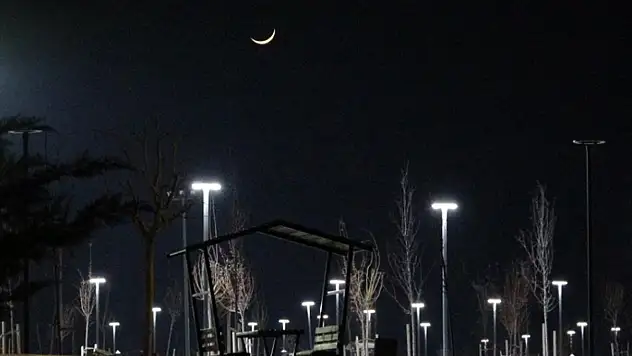 Van'da 2026'nın ilk hilal ayı görsel şölen sundu