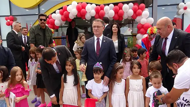 Van'da 295 bin öğrenci için ilk ders zili çaldı