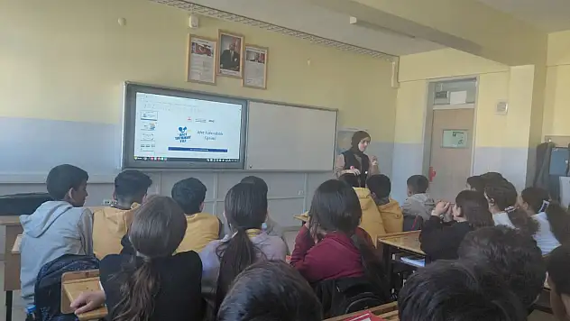 Van'da AFAD ekiplerinden okullarda afet bilinci dersi