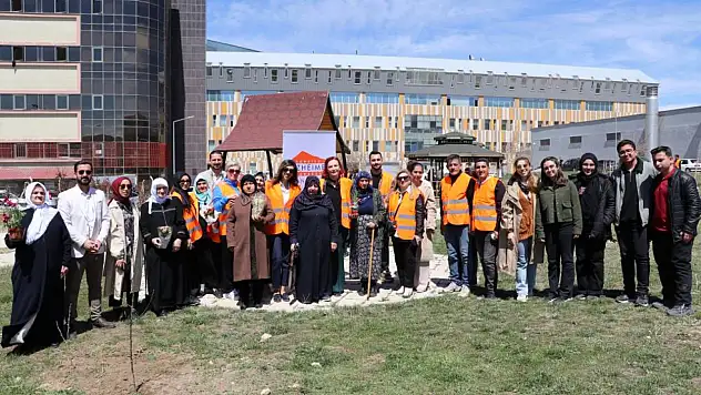 Van'da Alzheimer hastaları meyve bahçesi oluşturdu