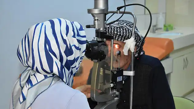 Van'da başarılı kornea nakli: 64 yaşındaki hasta yeniden gördü
