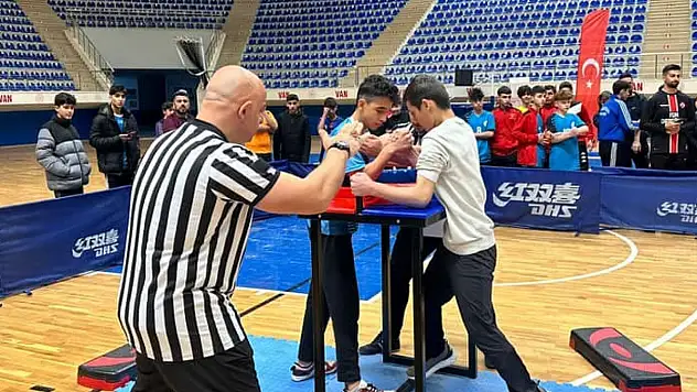 Van'da bilek güreşi müsabakaları sona erdi