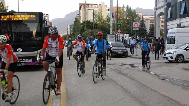Van'da bisikletliler Avrupa Hareketlilik Haftası için pedal çevirdi