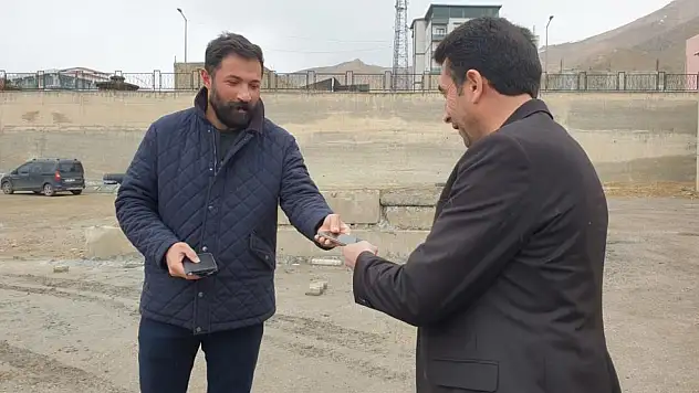 Van'da cep telefonu ile midibüsü takas ettiler
