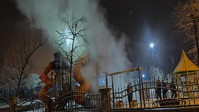 Van'da çocuk parkını yaktılar