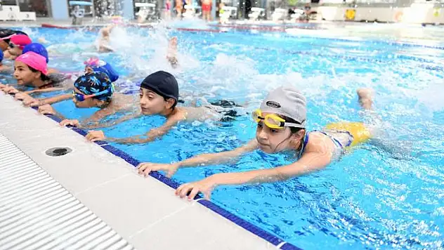 Van'da çocuklar için yüzme kursu
