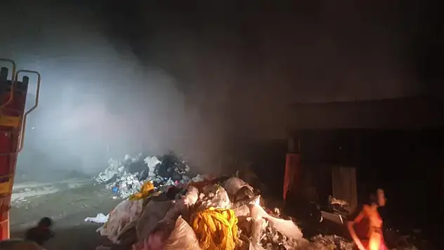 Van'da çöp toplama merkezinde yangın