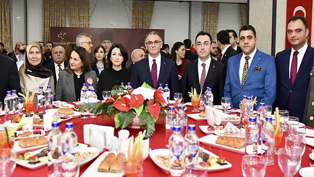 Van'da Cumhuriyet resepsiyonu