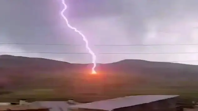 Van'da dağa yıldırım düştü