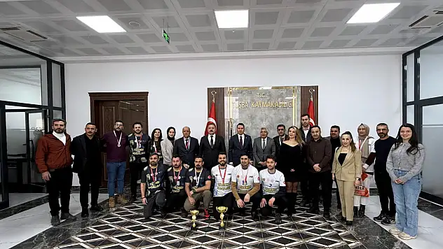 Van'da dereceye giren öğretmenler ödüllendirildi