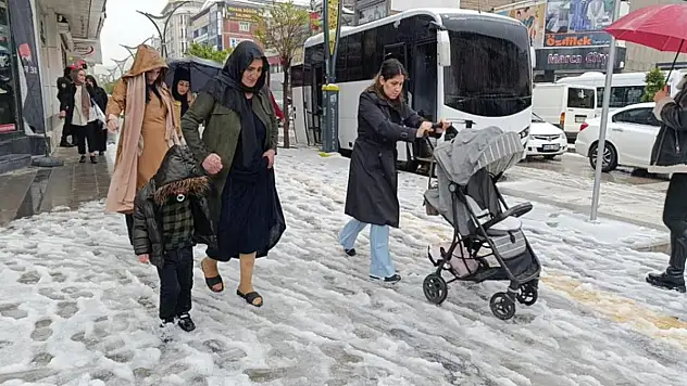 Van'da etkili olan dolu kışı aratmadı