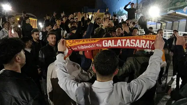 Van'da Galatasaraylı taraftarların derbi sevinci