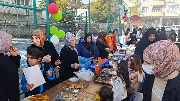 Van'da Gazze yararına hayır panayırı düzenlendi