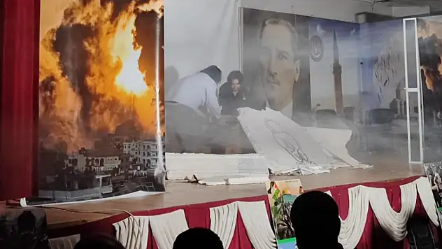 Van'da Hanzala Güldüğünde oyunu sahnelendi