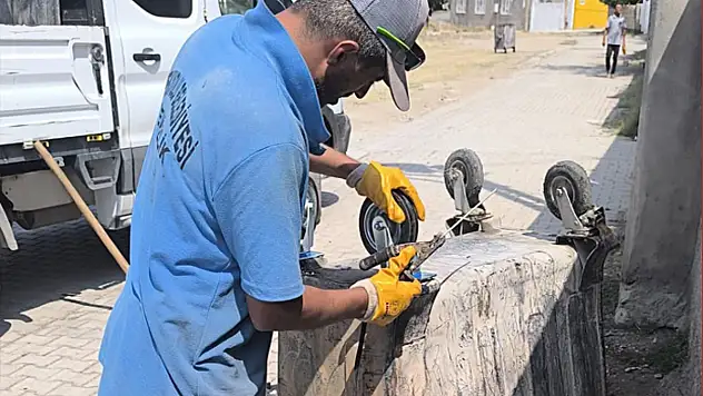 Van'da hasarlı çöp konteynerleri tamir edildi