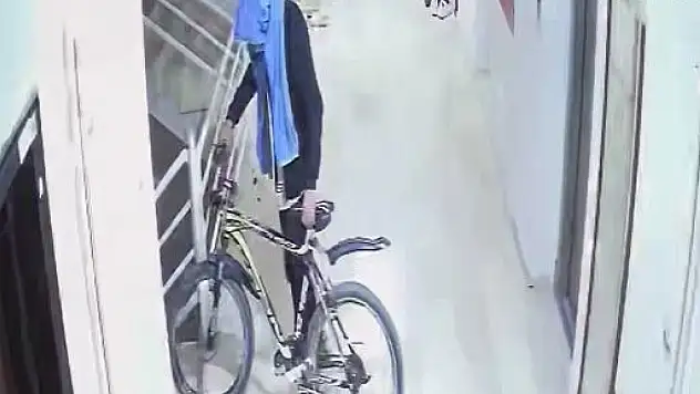 Van'da hırsız güvenlik kamerasına yakalandı