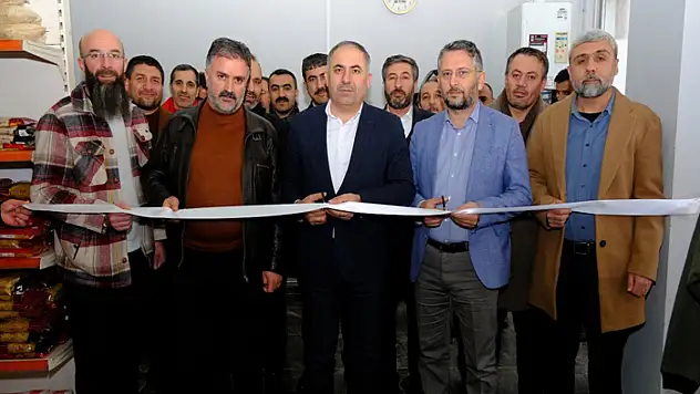 Van'da ihtiyaç sahiplerine destek için Sosyal Market açıldı