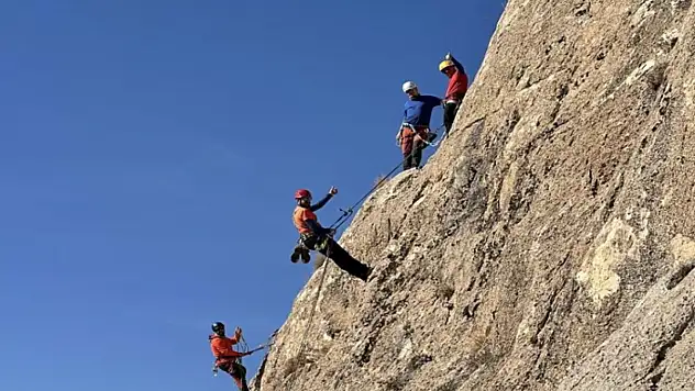 Van'da ilk kez çok ip boylu kaya tırmanışı eğitimi verildi