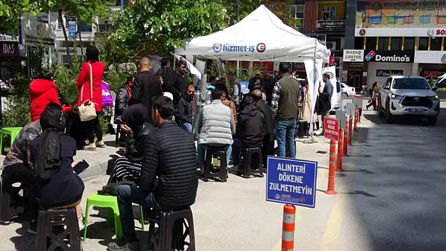 Van'da işten çıkarılan işçilerin protestosu sürüyor
