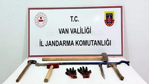 Van'da kaçak kazı yapan 3 kişi yakalandı