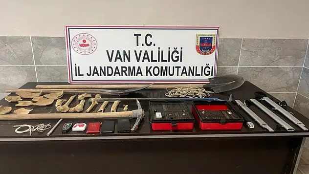 Van'da kaçak kazı yapan 5 kişi yakalandı