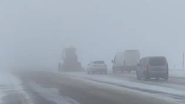 Van'da kar ve sis trafiği vurdu: Görüş mesafesi 30 metreye düştü