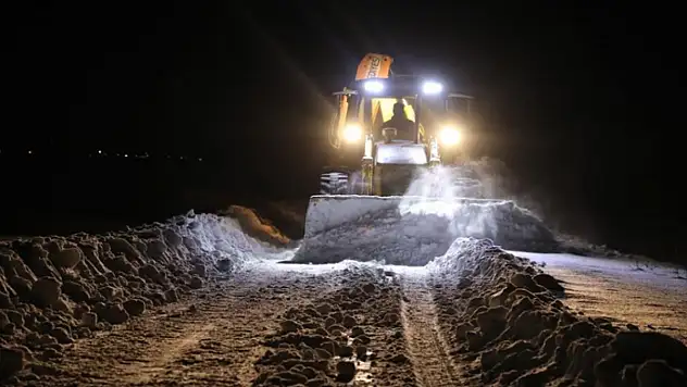 Van'da kardan dolayı kapanan 625 yoldan 469'u açıldı