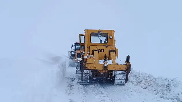 Van'da karla mücadele çalışmaları sürüyor