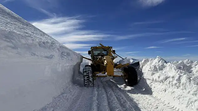 Van'da karla mücadele çalışmaları sürüyor